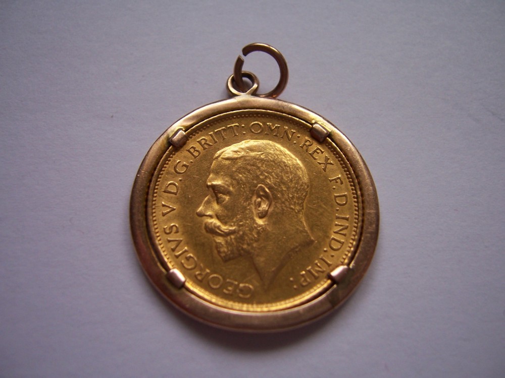 a 1916 george v gold half sovereign pendant