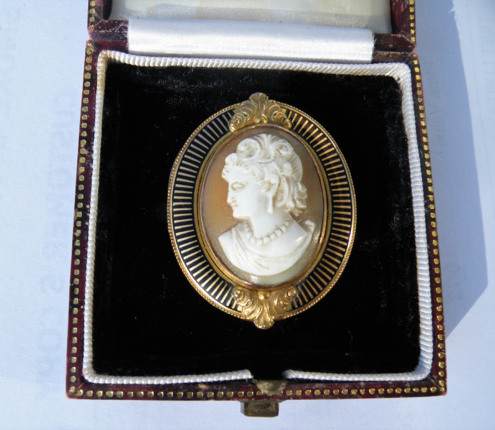 a fine victorian cameo brooch set in a fancy gold frame