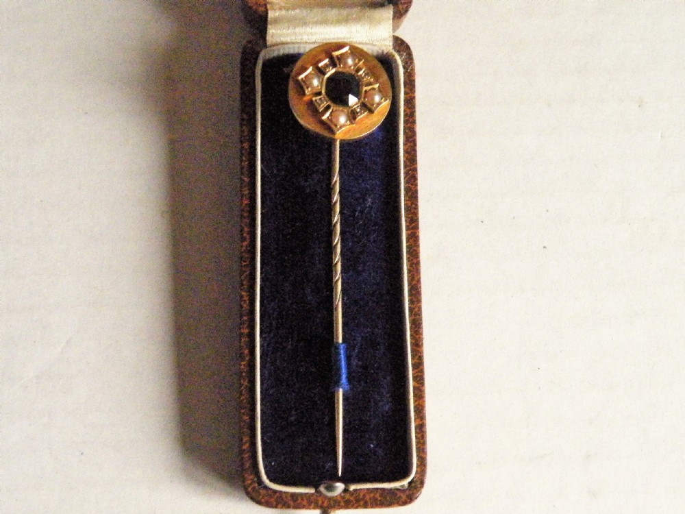 a good victorian 15 carat gold garnet and pearl stick pin